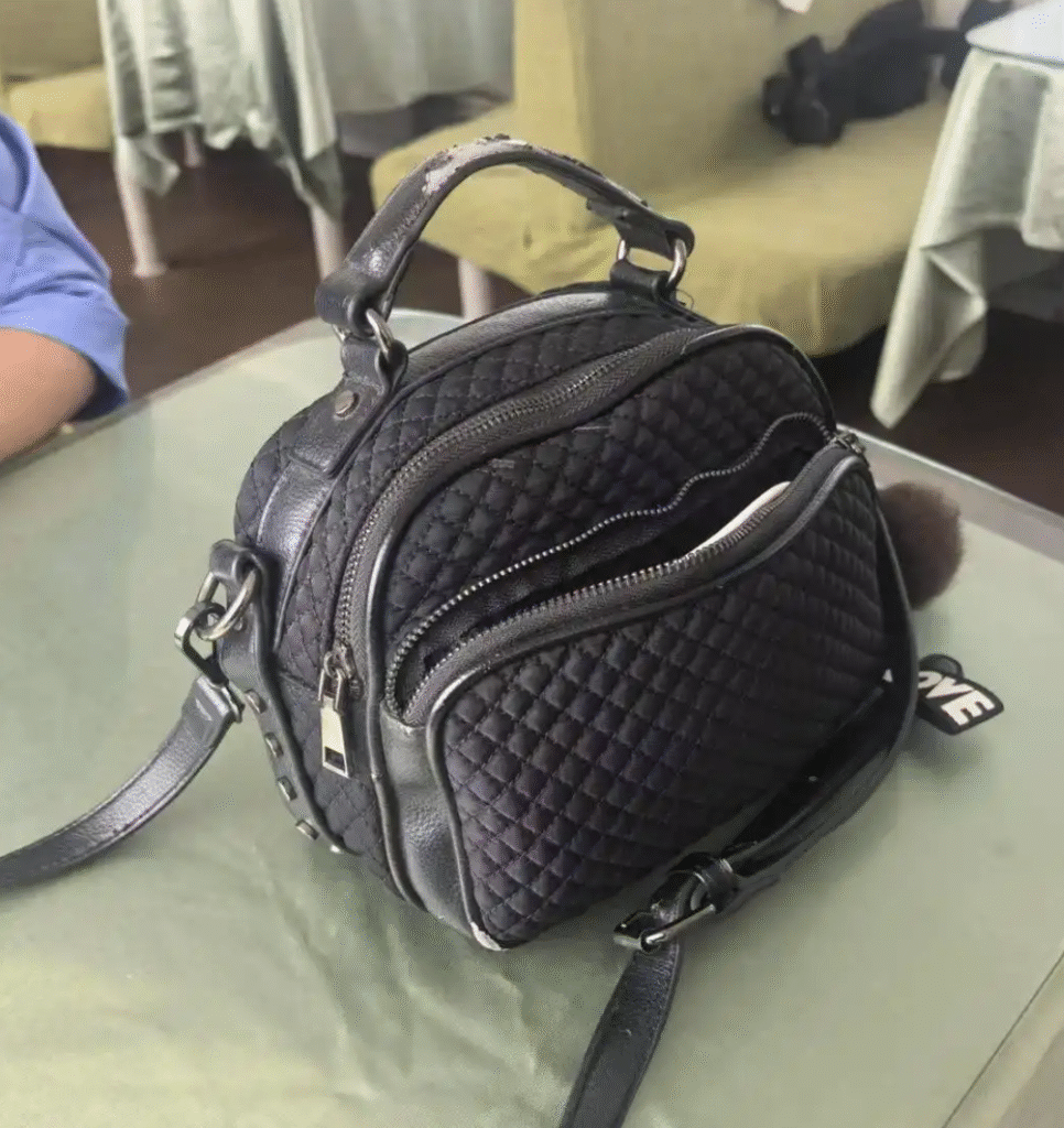 Túi xách bỏ quên trên tàu chứa 5 chỉ vàng và trang sức giá trị cao được trả lại cho chủ sở hữu