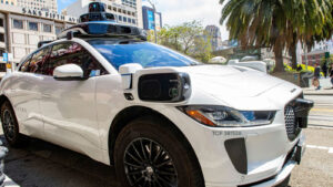 Taxi tự lái của Waymo lặp vòng không ngừng, doanh nhân hoảng loạn chờ hỗ trợ